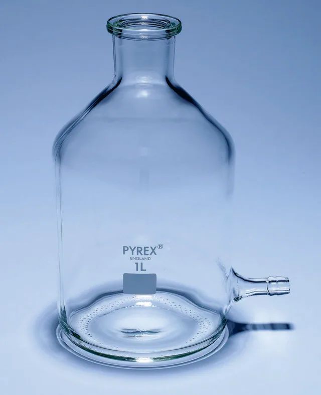 Pyrex<sup>®</sup> Aspirator bottles with tubing side-arm and unground neck