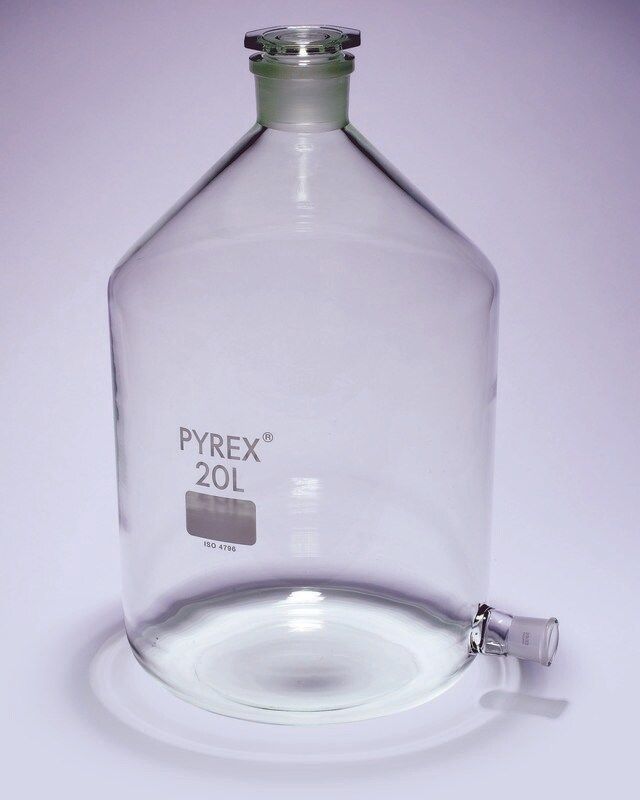 Pyrex<sup>®</sup> Aspirator bottles with ground glass side-socket and neck