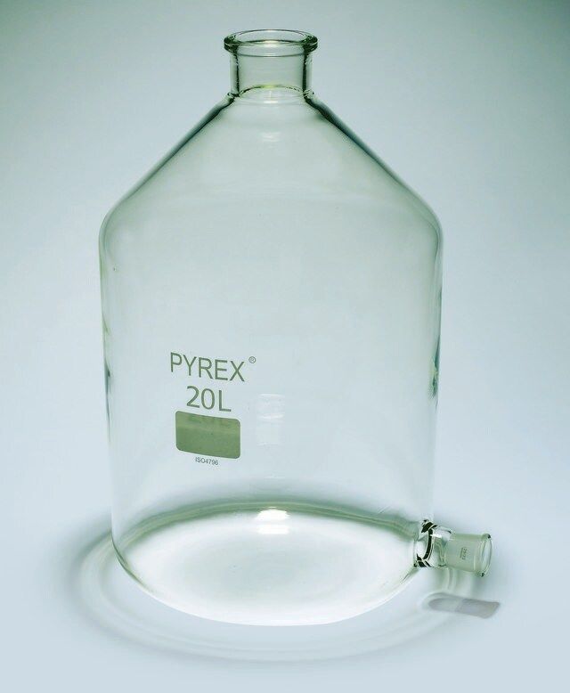 Pyrex<sup>®</sup> Aspirator bottles with ground glass side socket